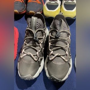 Under Armour Sneakers